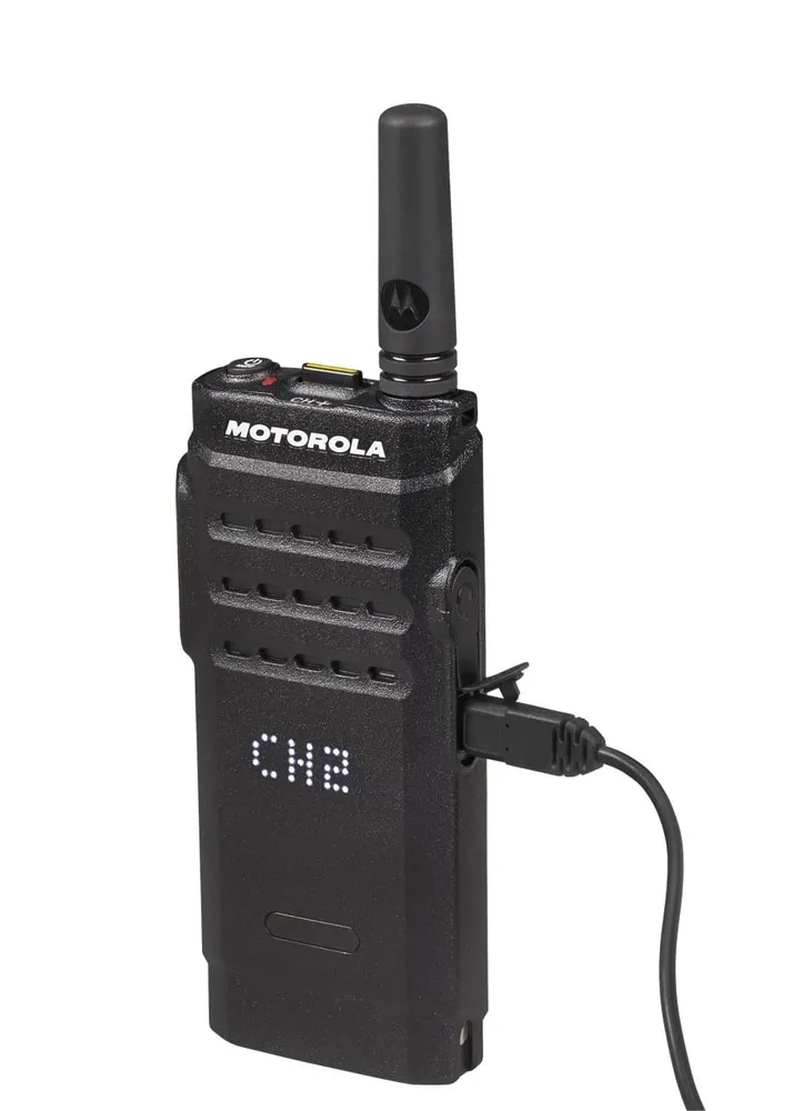 product-radio-MOTOTRBO-SL-Glbl-Commercial-disp-charging-reed