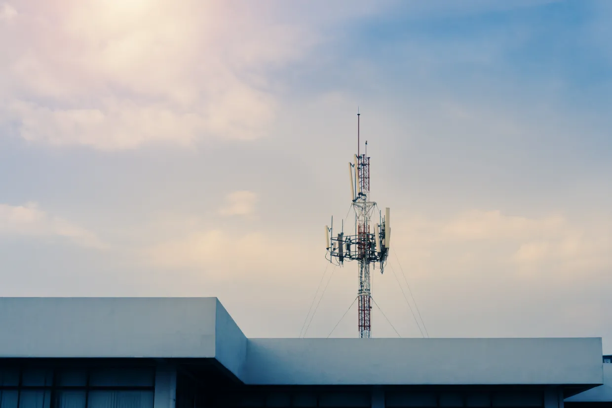 Antenna on roof BDA DAS